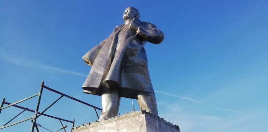 у статуи ленина украли руки