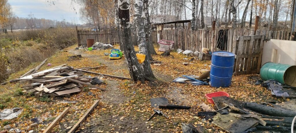 Все, что осталось от домика, в котором жила многодетная семья