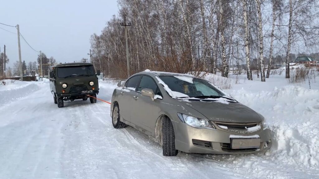 машина в снегу