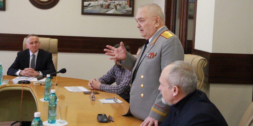 Первый вице-спикер Законодательного собрания Новосибирской области Андрей Панферов встретился с представителями Координационного совета и обсудил перспективы развития Военного городка.