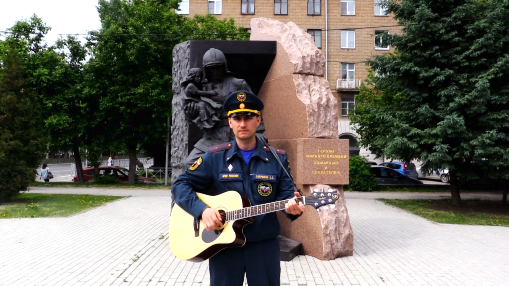 Пожарный записал песню огнеборцам