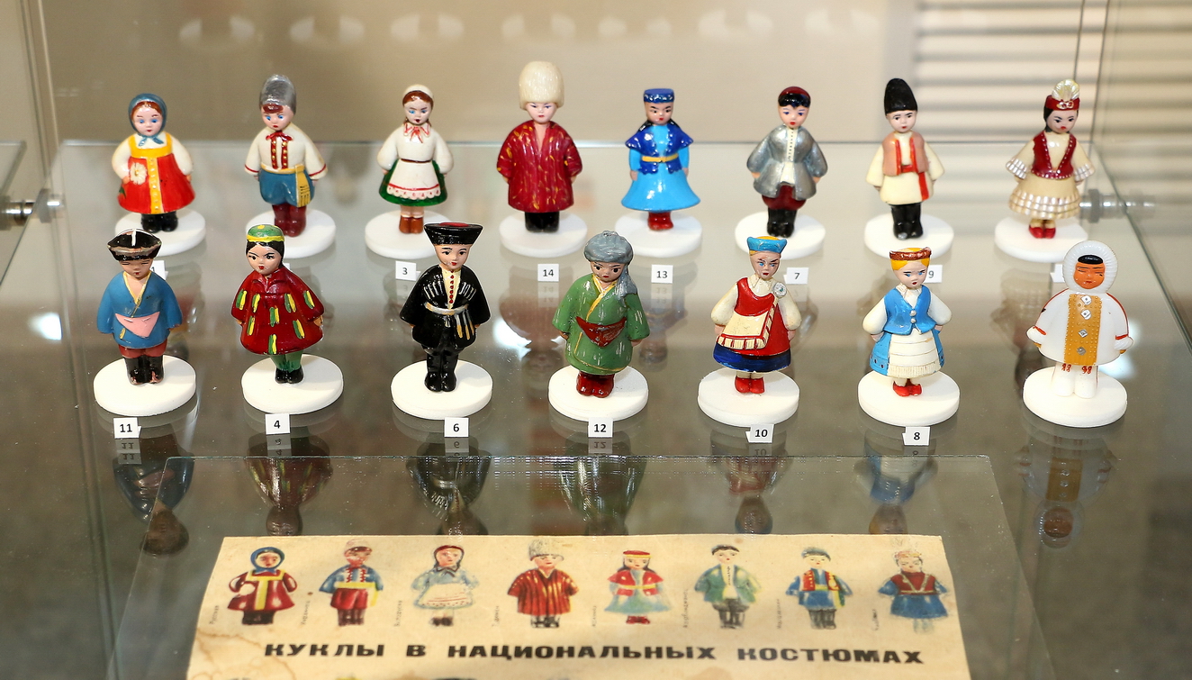 Куклы в чемоданах