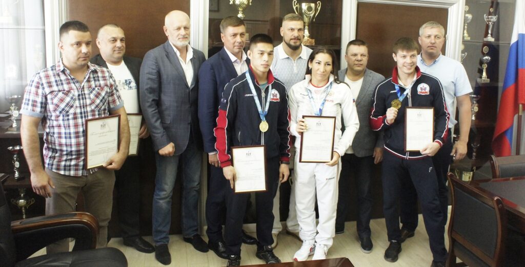 Чемпионы Европы по самбо из Новосибирска