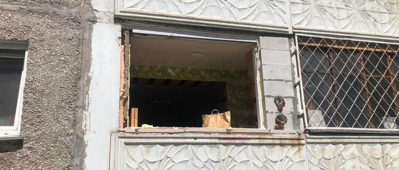 выбитое окно, взрыв