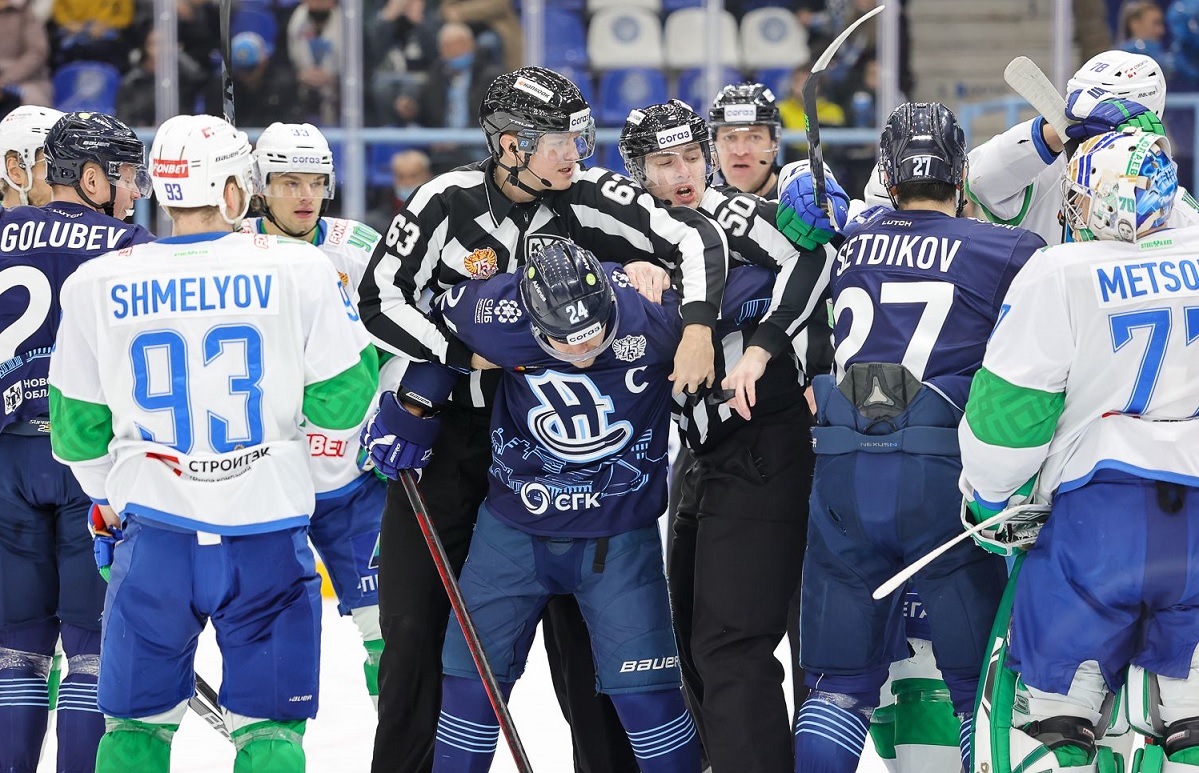 потасовка на матче КХЛ «Сибирь» - «Салават Юлаев»