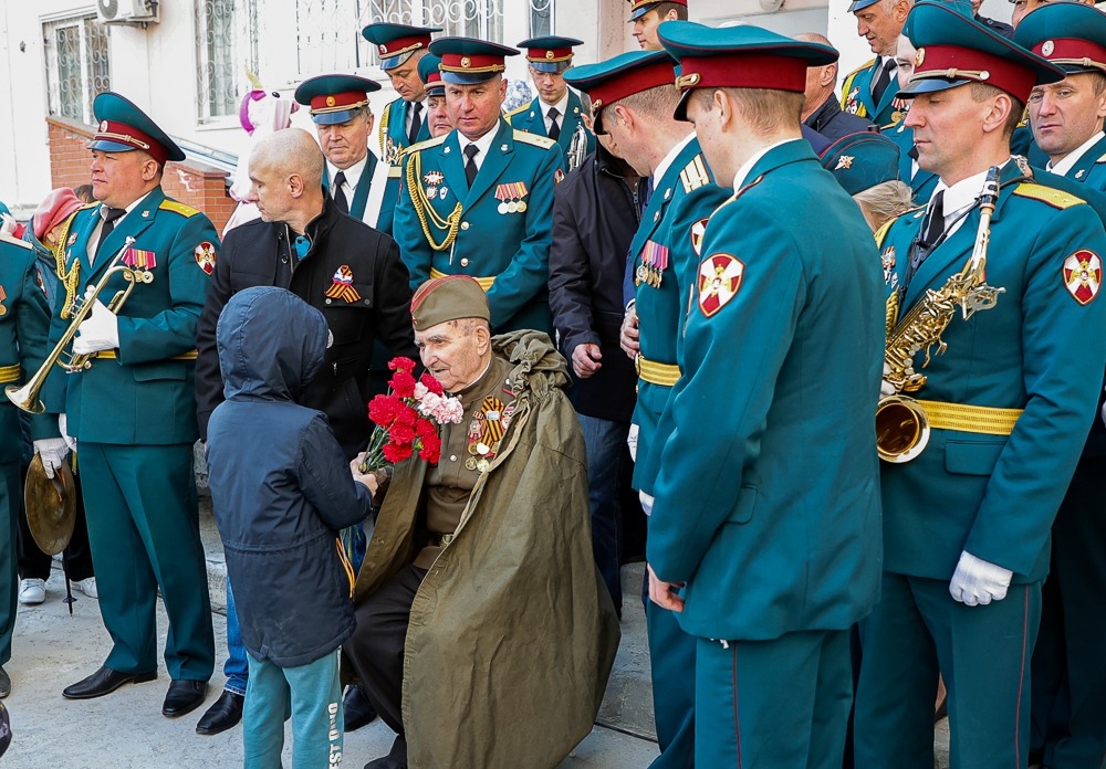 Парад у дома ветерана