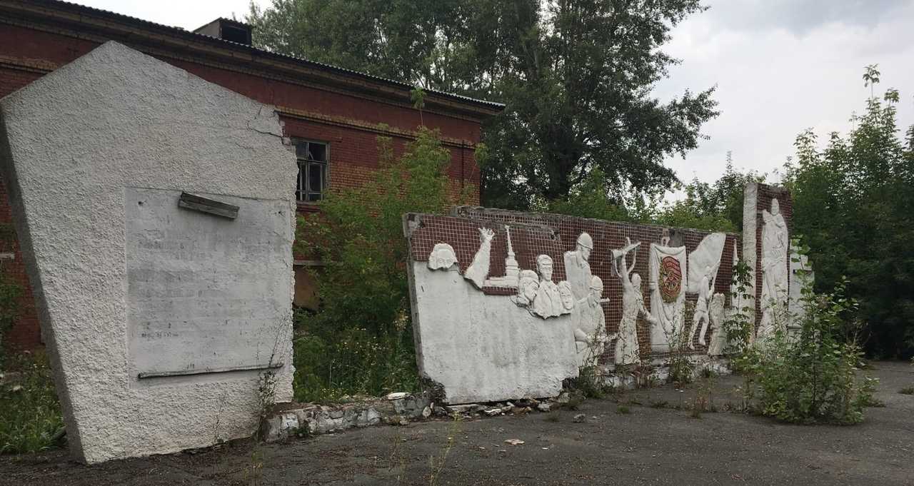 памятник в Военном городке
