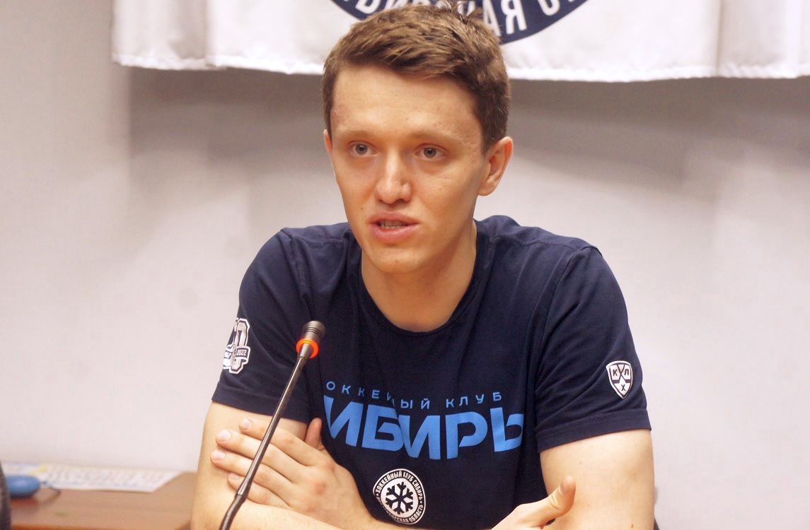 нападающий «Сибири» Валентин Пьянов