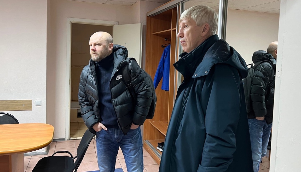 главный тренер ФК "Новосибирск" Денис Бояринцев и тренер Михаил Белов
