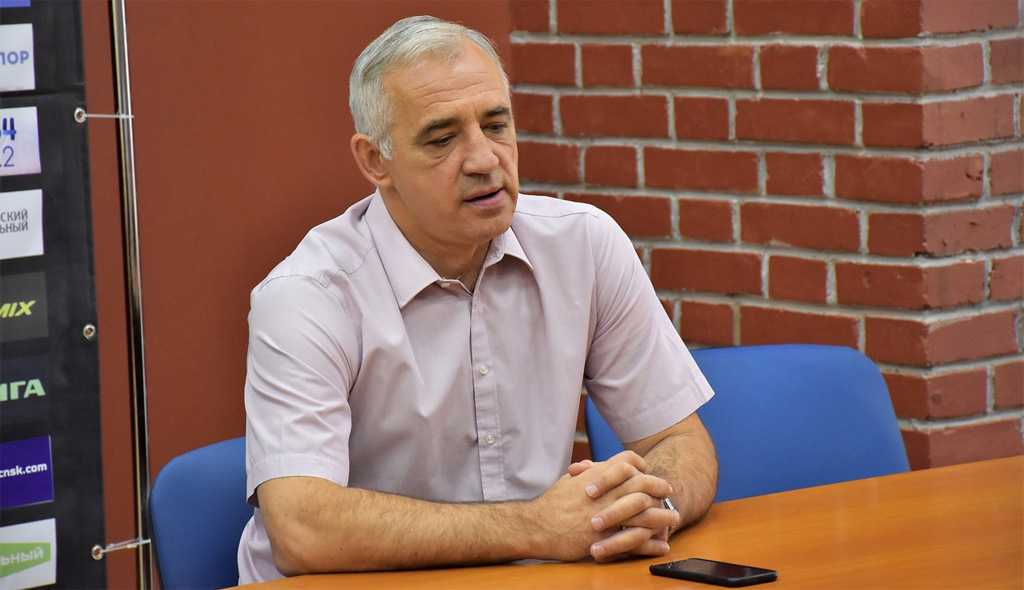 бывший гендиректор ФК «Новосибирск» Андрей Полищук
