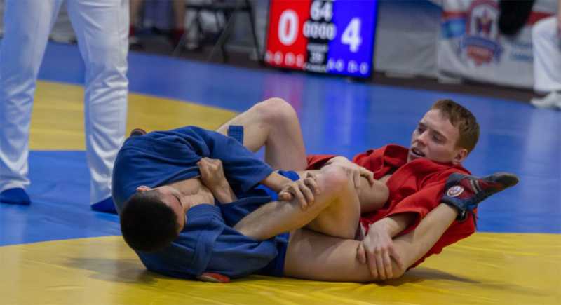 борьба на чемпионате СФО по самбо