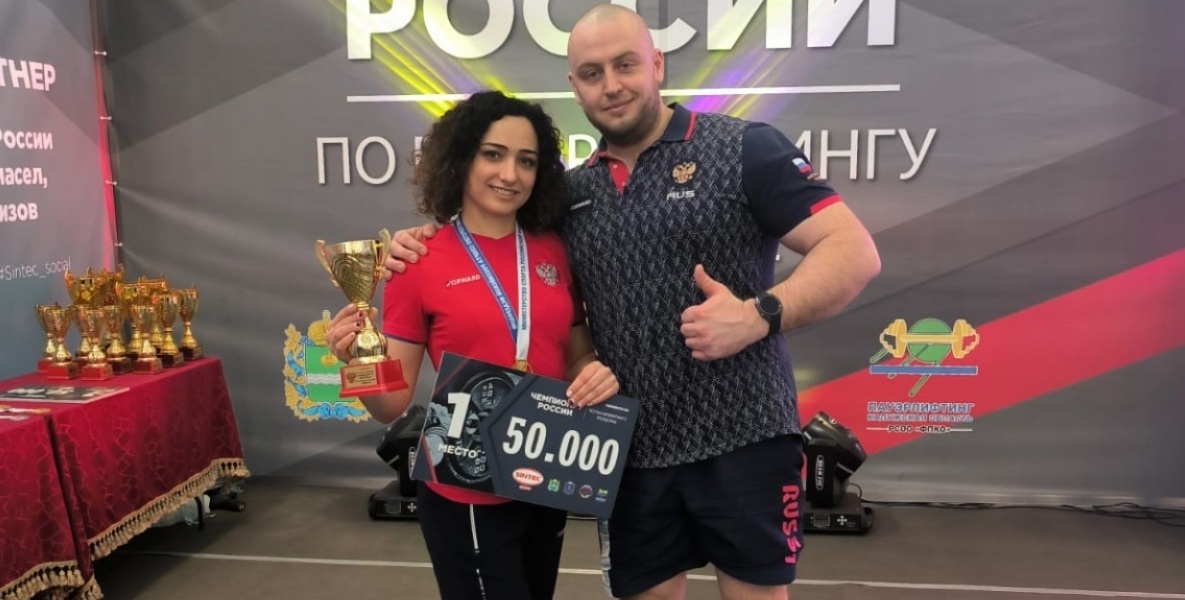 чемпионка России по пауэрлифтингу Галина Абрамова с мужем-тренером