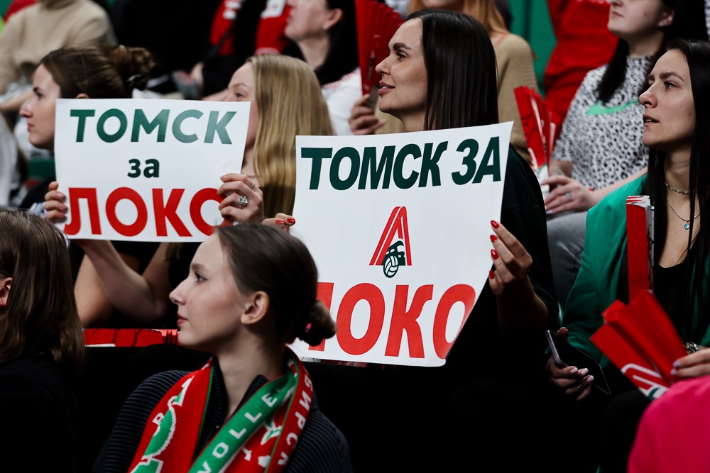 болельщицы волейбольного «Локомотив»