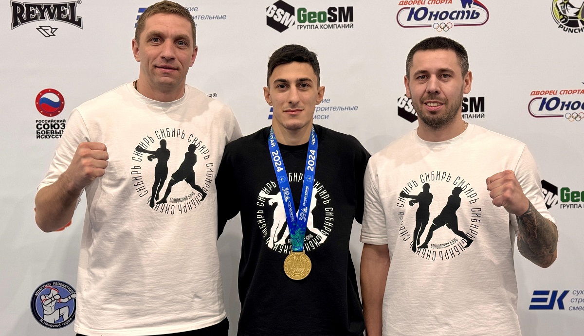 чемпион России по муайтай Овсеп Асланян с тренерами