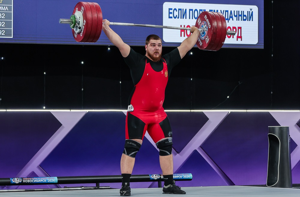 тяжелоатлет Даниил Вагайцев на чемпионате России в Новосибирске