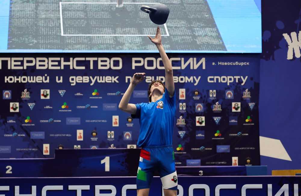 жонглирование гирей в ЛДС "Сибирь"