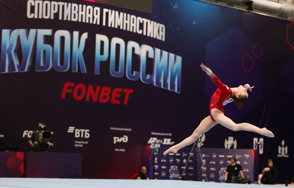 гимнастка на Кубке России в Новосибирске