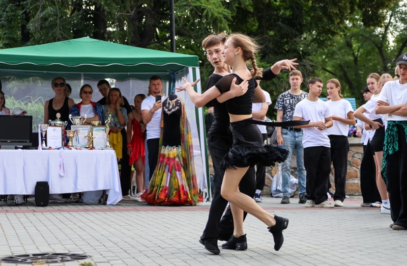 танцы на набережной Новосибирска