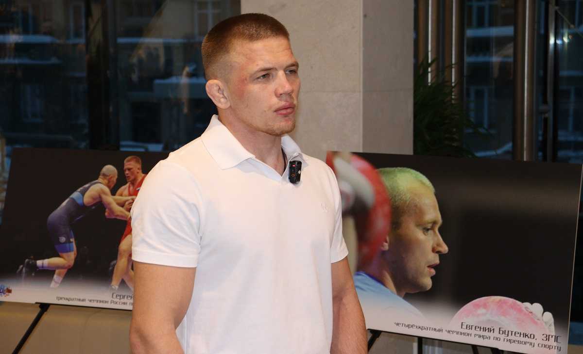 борец Сергей Степанов