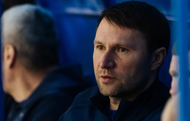 главный тренер ФК «Сибирь» Вячеслав Комков