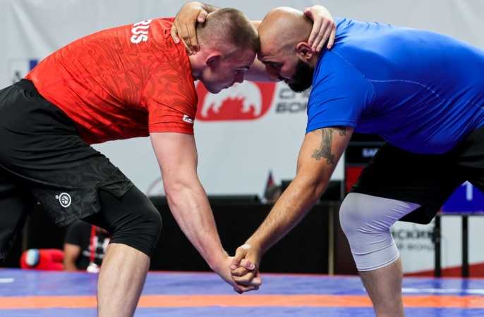 тяжеловесы на чемпионате России по борьбе в Новосибирске 2026