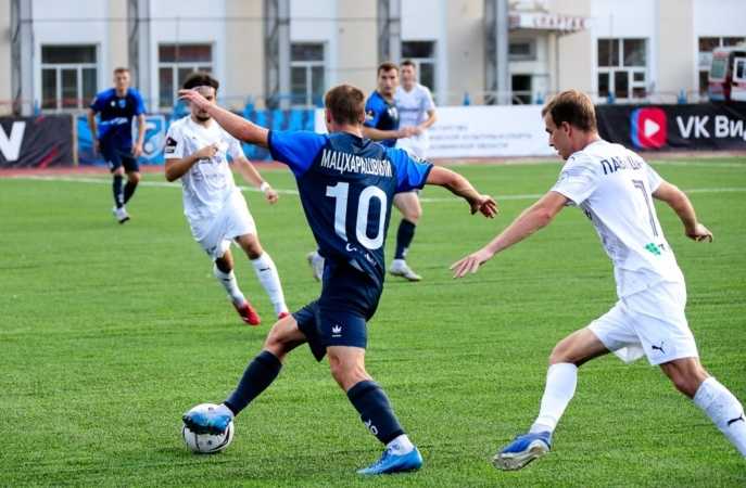 Никита Мацхарашвили с мячом